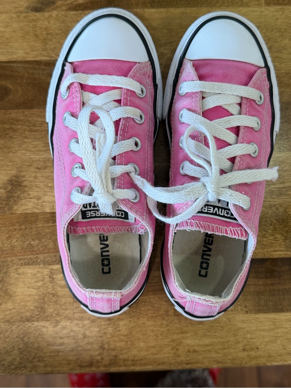 Converse Kids Low Top Sneakers - Pink and White- size 13 Youth- video in listing